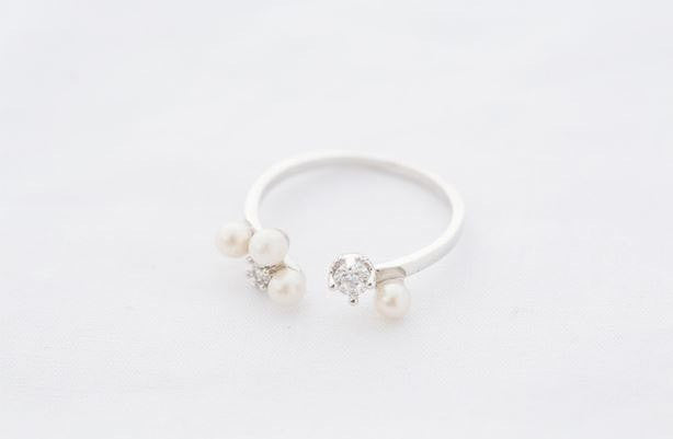 Pearls and crystals open-end ring