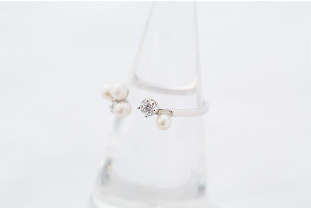 Pearls and crystals open-end ring